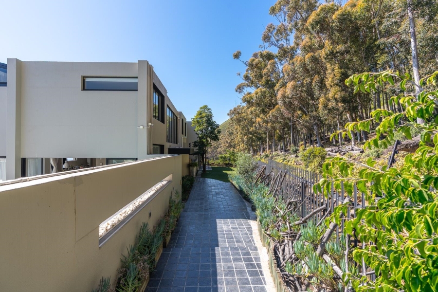 5 Bedroom Property for Sale in Fresnaye Western Cape